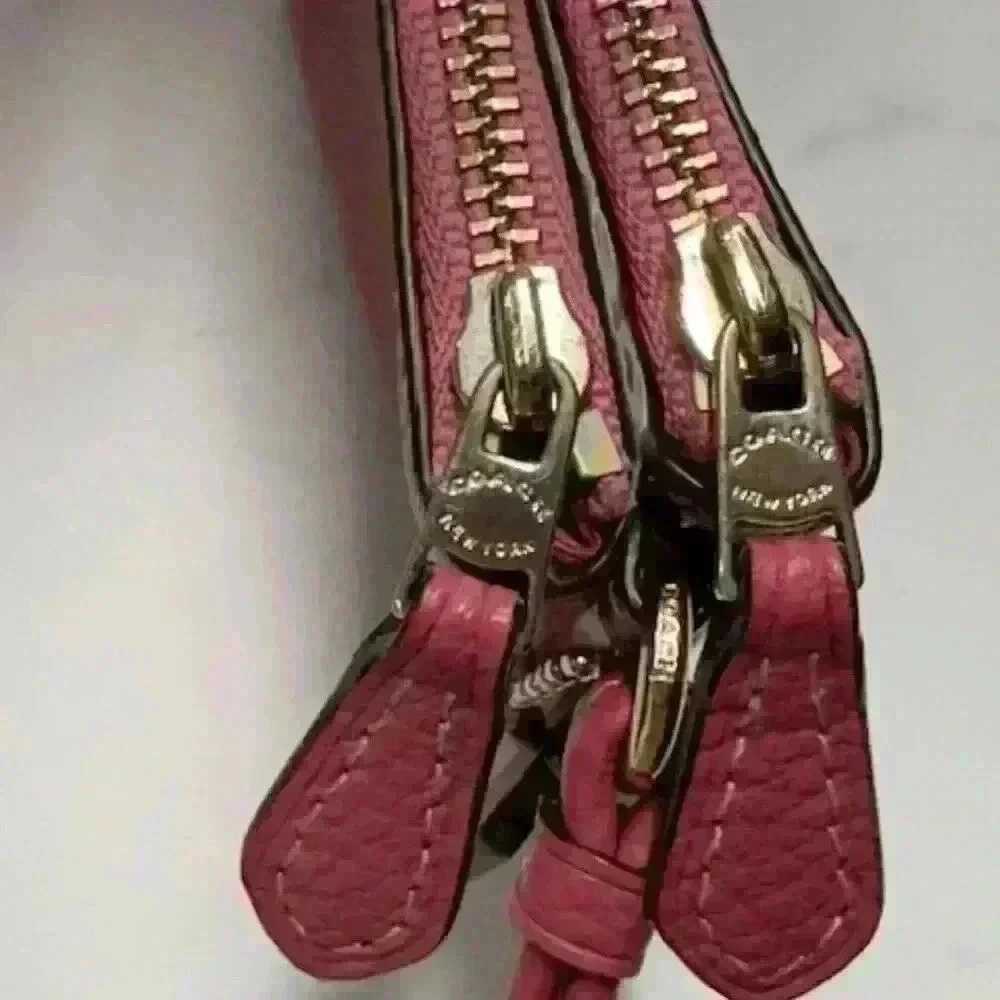 Coach Pink Mauve Pebbled Leather Wristlet Double Corner Zippered #F87587 EUC!